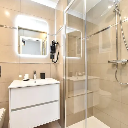 Authentic - 2br 8p - Near Opera Garnier 아파트