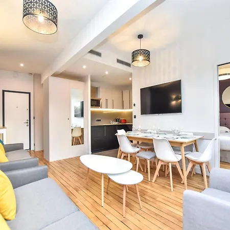 Apartament Authentic - 2br 8p - Near Opera Garnier Paryż