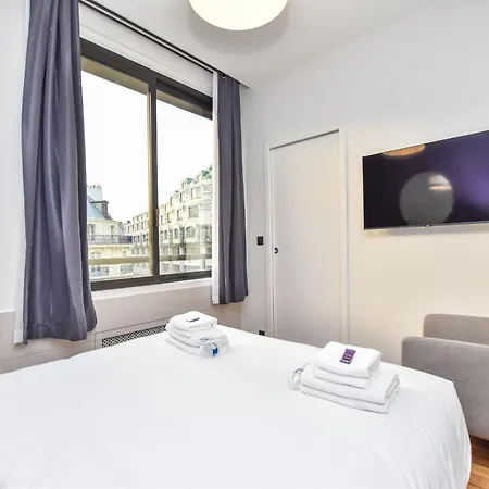 Authentic - 2br 8p - Near Opera Garnier Paryż